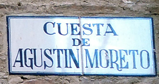 Rótulo del callejón dedicado a Agustín Moreto en Toledo.