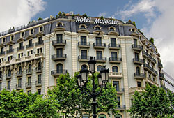 Vista exterior del Hotel Majestic de Barcelona, donde se alojó provisionalmente la familia Machado a su llegada a Barcelona en abril de 1938 (Fuente: Wikimedia Commons).