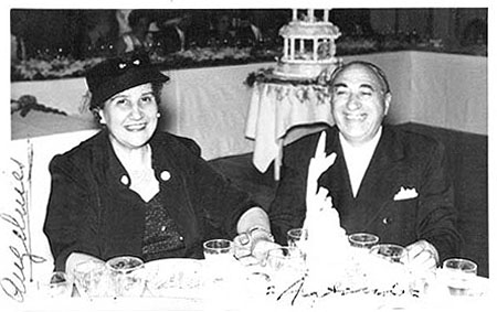 Con su esposa Angelines González.