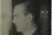 Camilo José Cela, 1945 (Fuente: Fundación Pública Gallega Camilo José Cela. Localización: Biblioteca Virtual del Patrimonio Bibliográfico).
