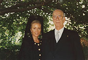 Camilo José Cela y Marina Castaño el día de su boda, 1991 (Fuente: Fundación Pública Gallega Camilo José Cela. Localización: Biblioteca Virtual del Patrimonio Bibliográfico).