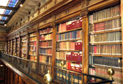 Estanterías en una sala de la Biblioteca de Menéndez Pelayo en Santander.