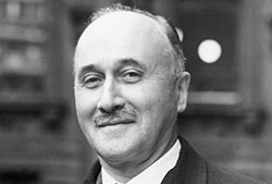 Jean Monnet (1888-1979) en Londres (1952). Primer Presidente de la Comunidad Europea del Carbón y del Acero (1952-1955) y uno de los padres fundadores de las Comunidades Europeas, junto a Robert Schuman, Konrad Adenauer y Alcide De Gasperi.