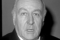 José María de Areilza (Portugalete, 1909 - Madrid, 1998), Ministro de Asuntos Exteriores en el primer gobierno de la Monarquía del rey Juan Carlos (1975-1976). Posteriormente fue Presidente de la Asamblea del Consejo de Europa (1981-1983). Durante el franquismo fue Embajador en Argentina, Estados Unidos, Francia entre 1947 y 1964.