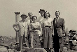 Julián Marías con José Ortega y Gasset en una excursión.