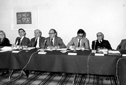 Julián Marías con Ángeles Gasset, Álvaro Muñoz, José Vergara, Rafael Ansón, Enrique Lafuente Ferrari y Heliodoro Carpintero en un seminario de FUNDES.