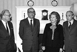 Reunión entre Leopoldo Calvo Sotelo y Margaret Thatcher, en presencia de Lord Carrington (izquierda) y José Pedro Perez-Llorca en Londres en 1982. Fuente: «El País», PA Getty Images, 6 de marzo de 2019.