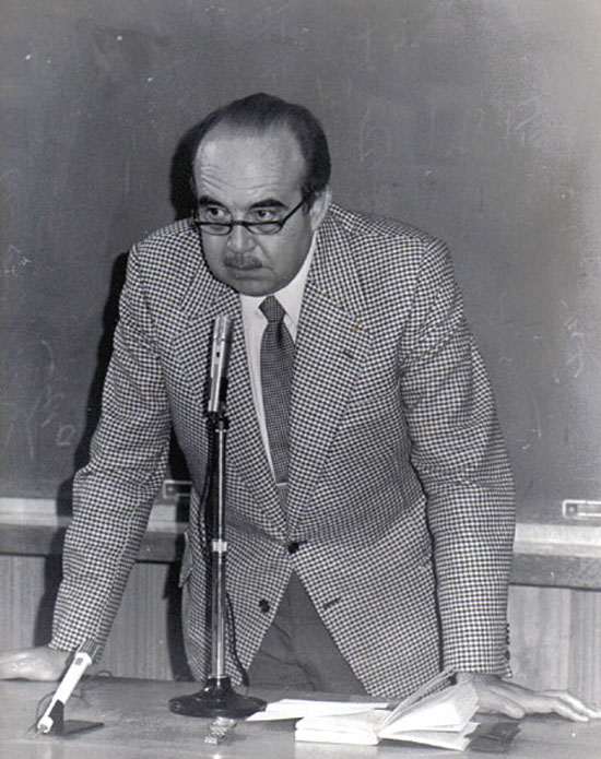 1974. Durante una conferencia en la Universidad de Nagoya (Japón)