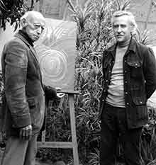 Manuel Pantigoso con su padre, el pintor Manuel Domingo Pantigoso, en el «Jardín de Magdalena» en 1985 (Fuente: Imagen cortesía de Manuel Pantigoso)