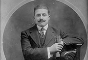 Manuel Ugarte c. 1910-1915 (Fuente: Library of Congress Prints and Photographs Division)