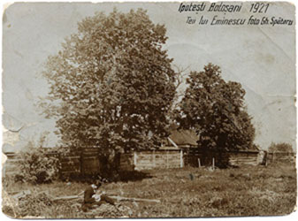 Tilos de la casa de la familia Eminovici en Ipoteşti en 1921 (Fuente: © Memorial Ipoteşti).