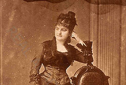 Retrato de Emilia Pardo Bazán, c. 1875-1885 (Fuente: Galiciana: Biblioteca Dixital de Galicia).