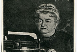 Retrato de Emilia Pardo Bazán ante su máquina de escribir, 1921 (Fuente: Galiciana: Biblioteca Dixital de Galicia).