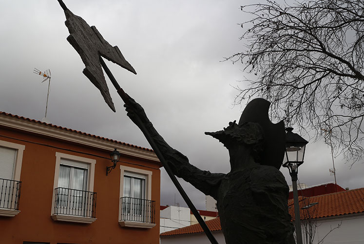 Escultura Don Quijote Cósmico de Santiago de Santiago.