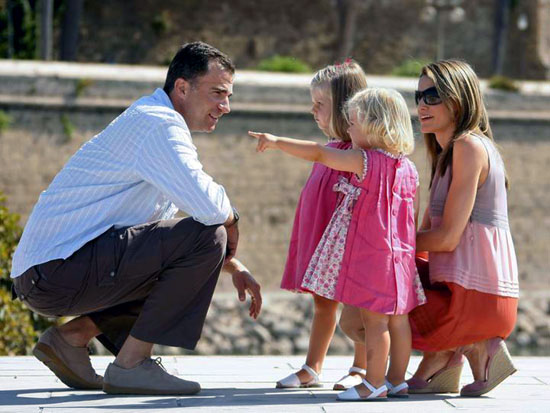 Felipe de Borbón y Letizia Ortiz con sus hijas Leonor y Sofía. - Reyes y  Reinas de la España Contemporánea