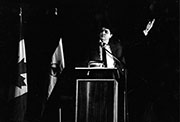 Sergio Ramírez durante un acto en Canadá en los años 80 (Fuente: Archivo personal de Sergio Ramírez)