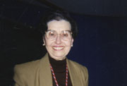 Soledad en el acto de investidura como miembro de la Academia Norteamericana de la Lengua Española en 1994.