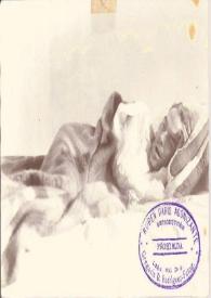 Rubén Darío en su lecho de muerte, sujetando en su mano se aprecia el cristo de marfil regalo del poeta mexicano Amado Nervo en París